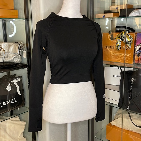 PINK Victoria's Secret Tops - VICTORIA’S SECRET PINK Seamless Cropped Shirt in Black